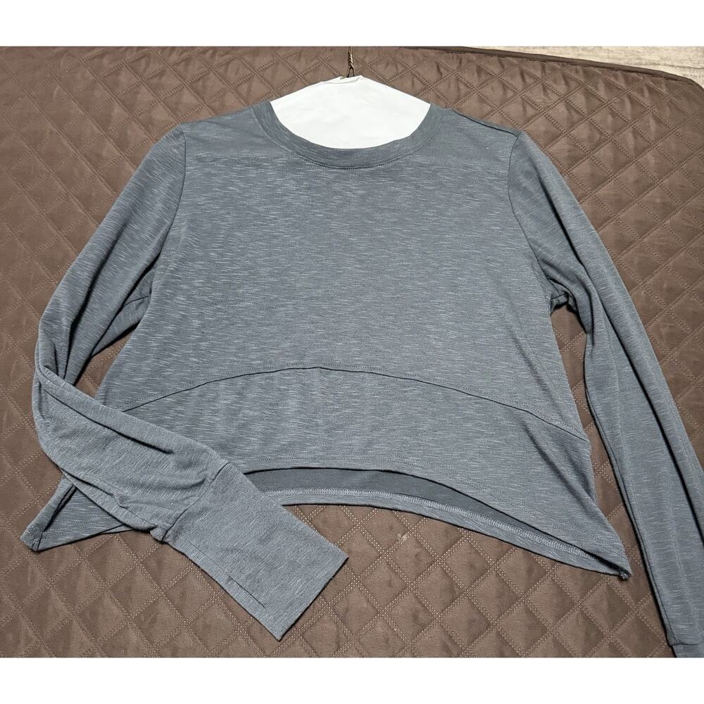 Women’s Long Sleeve Cropped Sharkbite Hem Tee In Dk. Gray -Size M - Picture 4 of 9